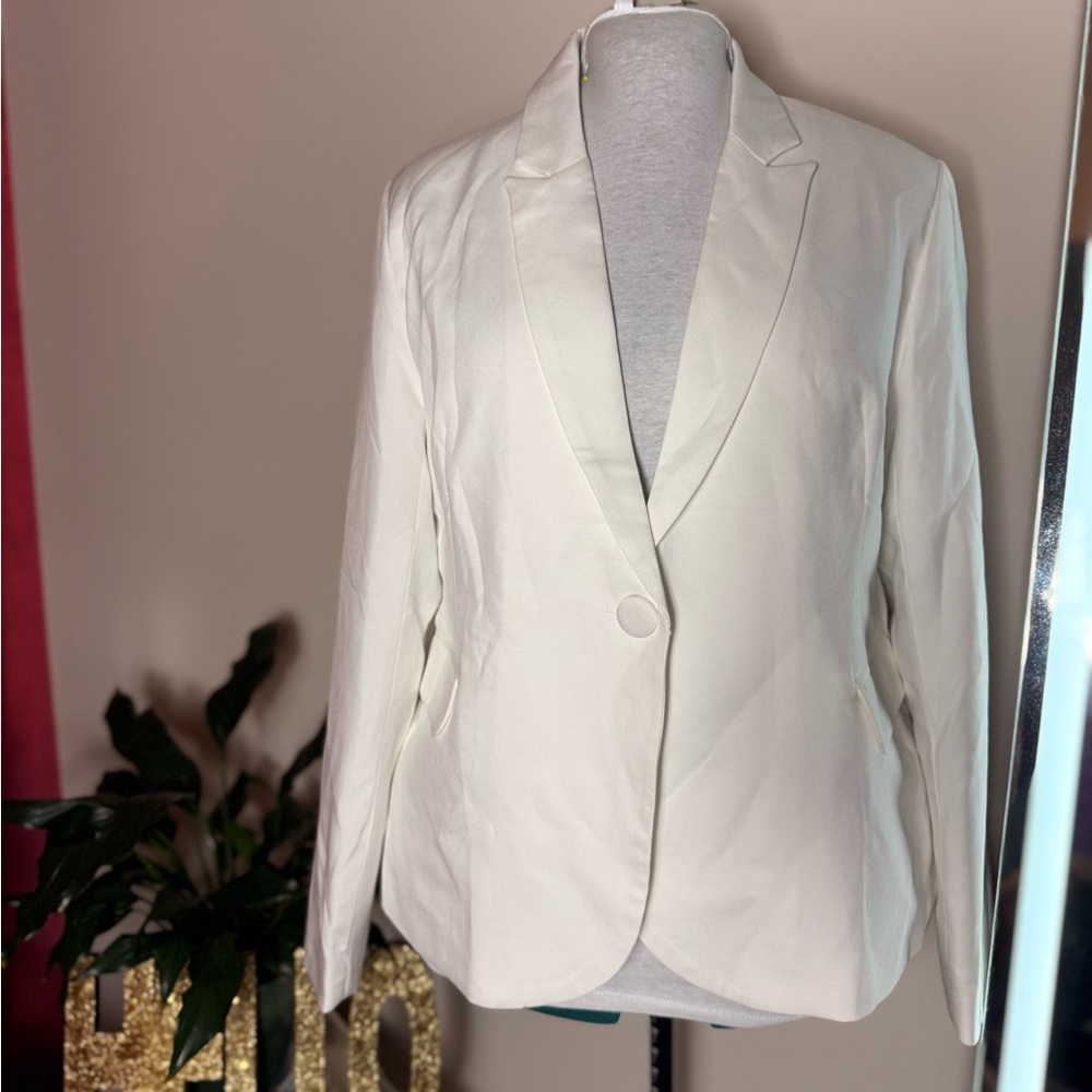 Elegant Cream Women's Blazer
